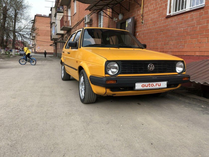 Фольксваген гольф 2 желтый