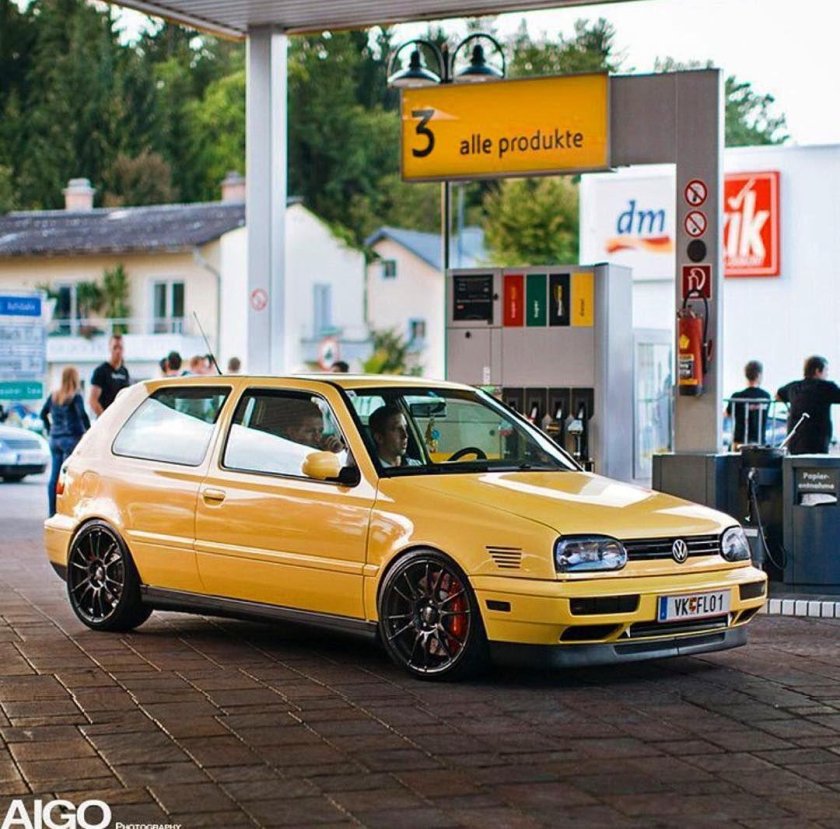 Гольф 3 желтый