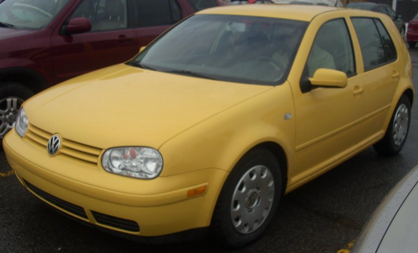 Фольксваген Джетта желтая