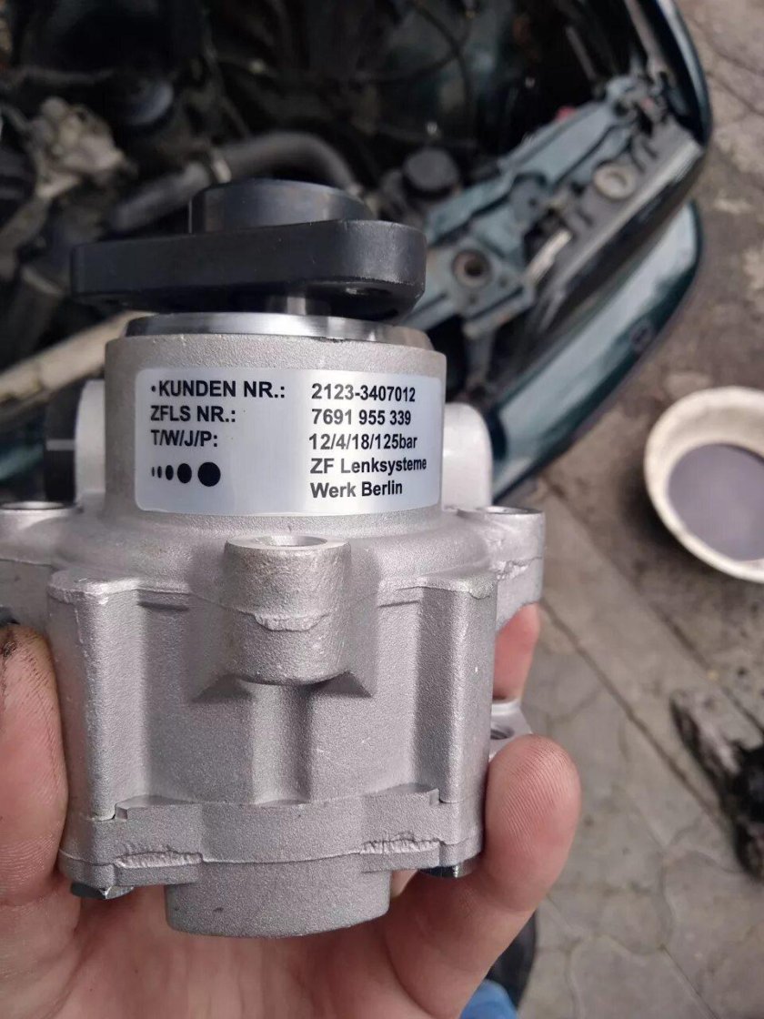 Насос ГУР ZF 7691955339