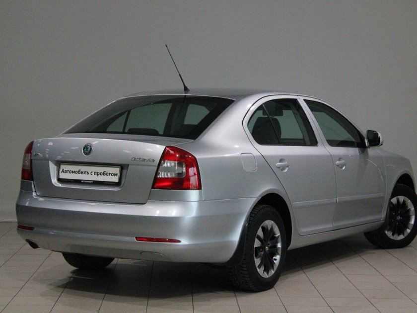 Шкода Октавия 2011