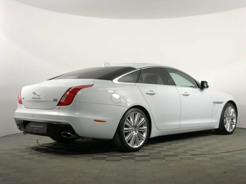 Новый Ягуар XJ 2021