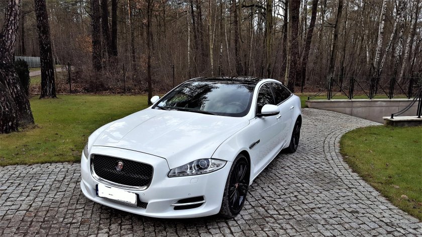 Ягуар XJ 2010 белый