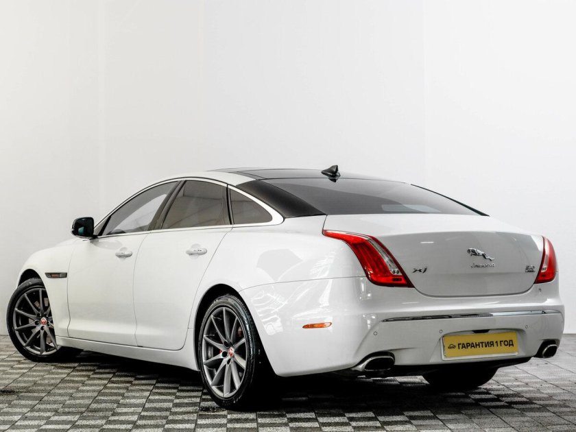 Jaguar XJ 351 белый