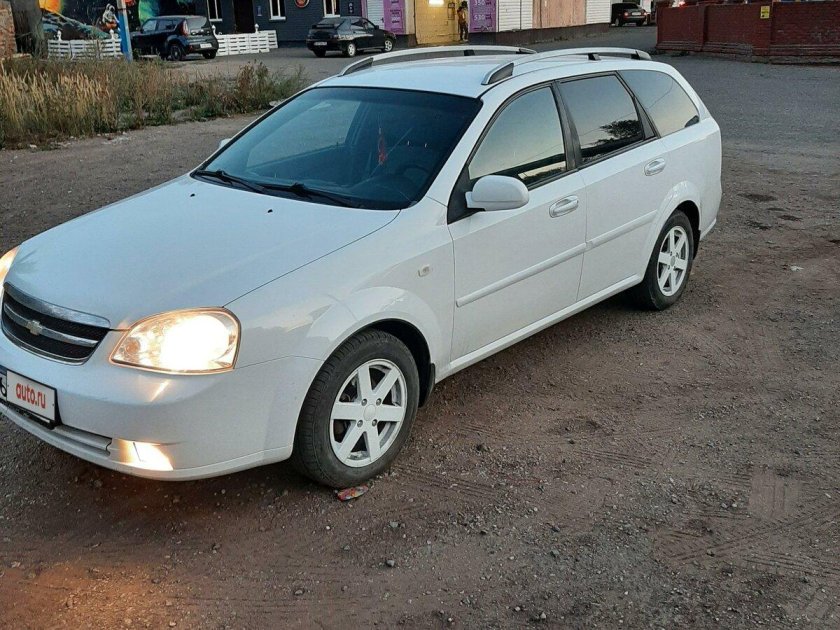 Шевроле Лачетти универсал белый