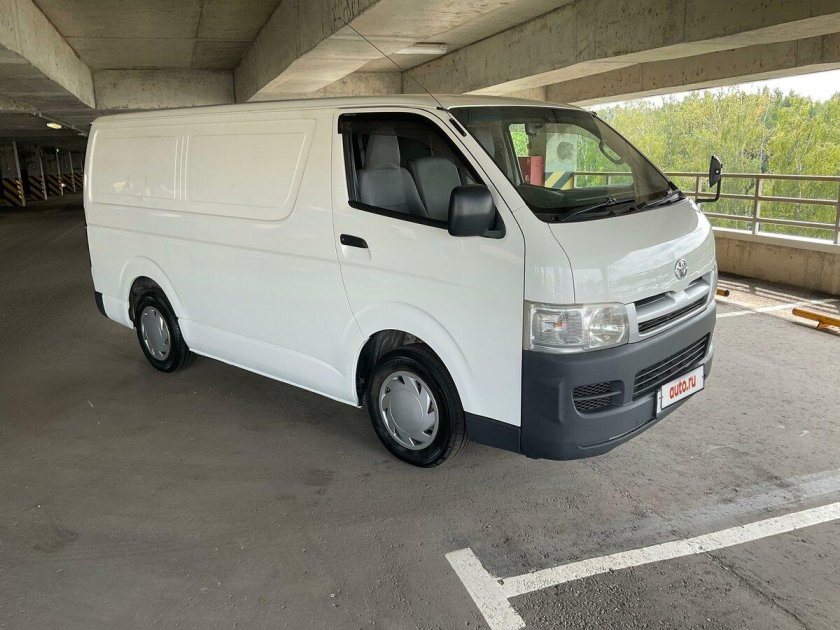 Тойота Hiace 2020