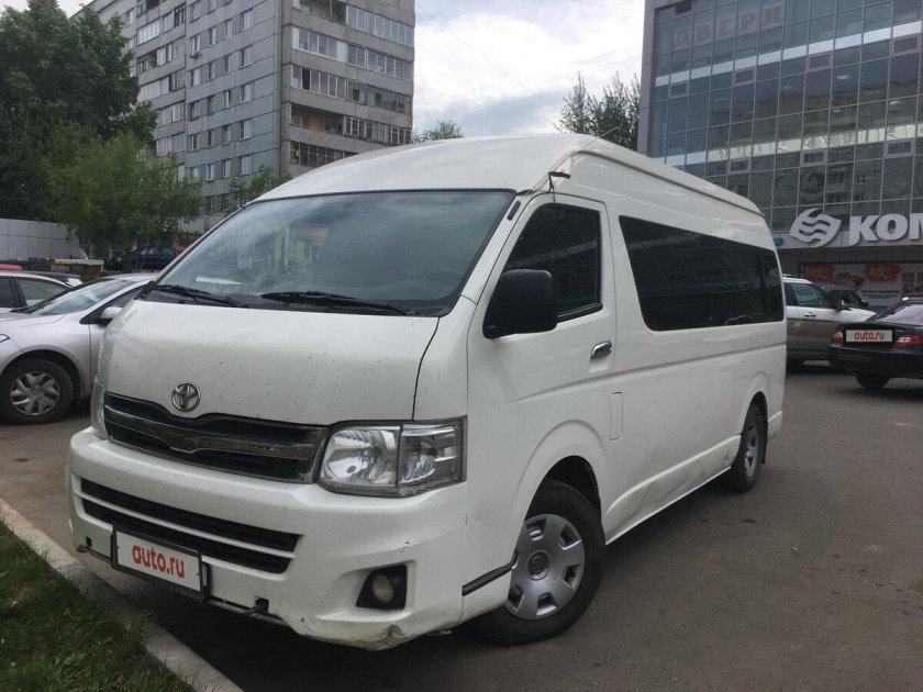 Toyota Hiace h200 белый