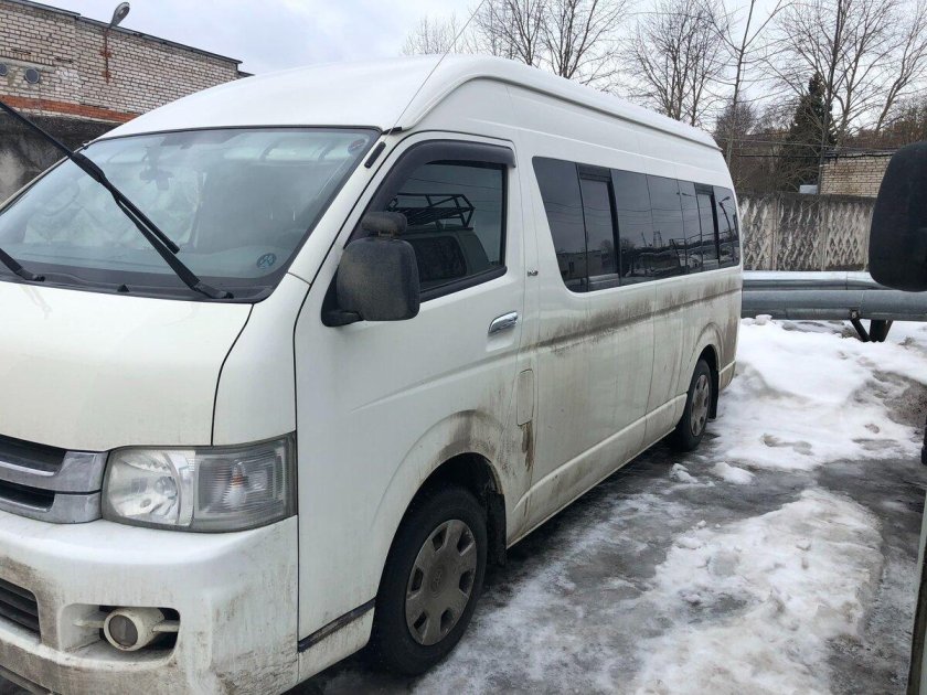 Toyota Hiace h200 белый