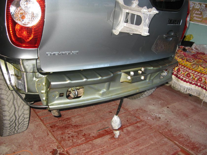 Усилитель заднего бампера 2123 Шевроле Нива