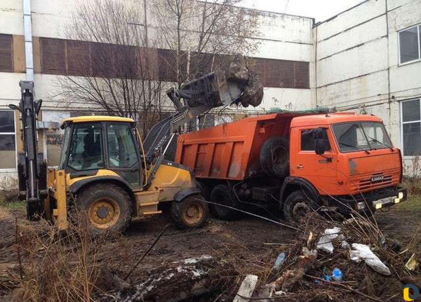 Вывоз строительного мусора КАМАЗ экскаватором погрузчиком