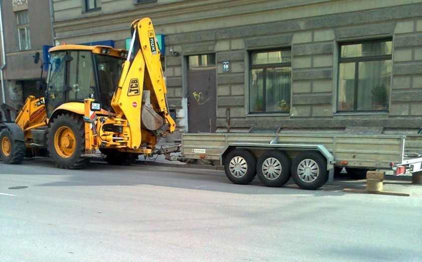 JCB 3cx с прицепом