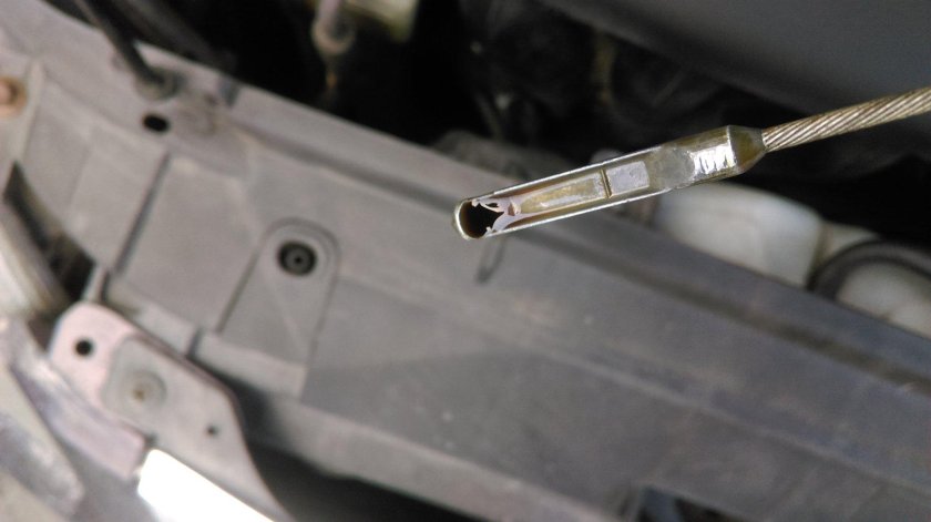 Mazda 6 2008 масляный щуп