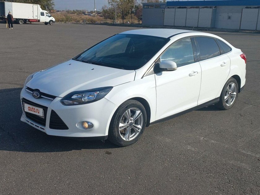 Ford focus 2013 седан белый