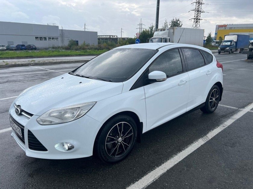 Машина ford focus