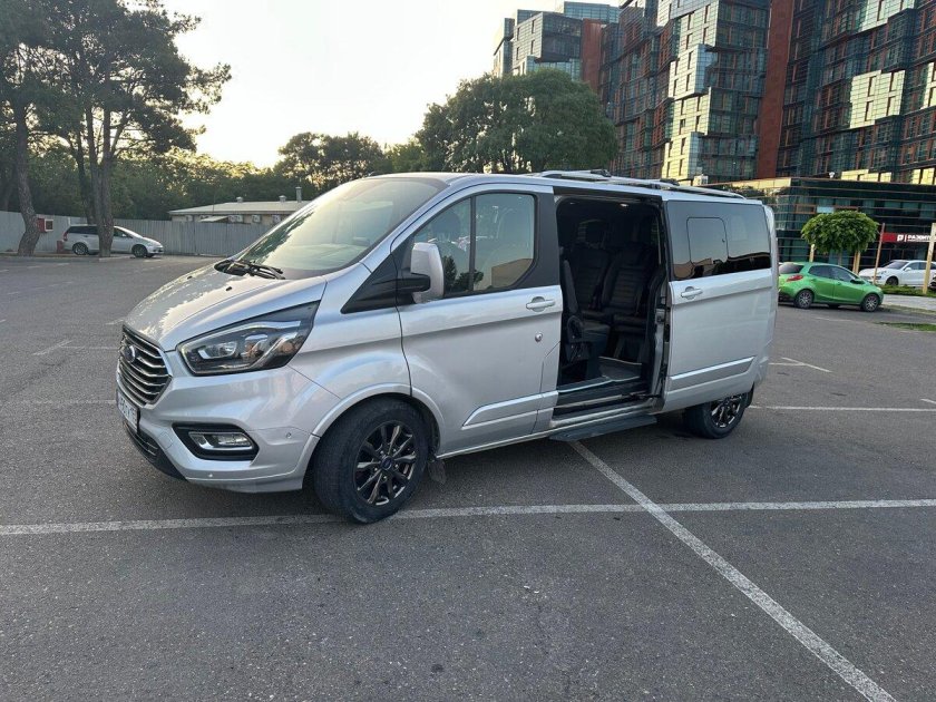 Ford tourneo custom 2023