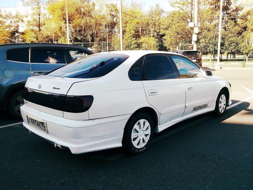 Тойота корона st190 белая