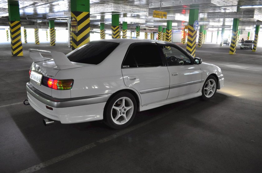 Тойота корона Премио 210