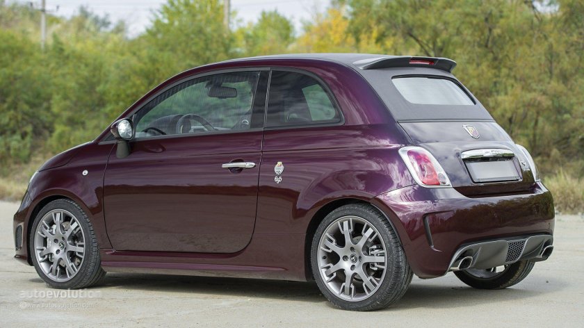 Фиат бордовый