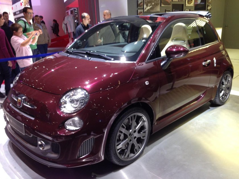 Фиолетовый Фиат 500