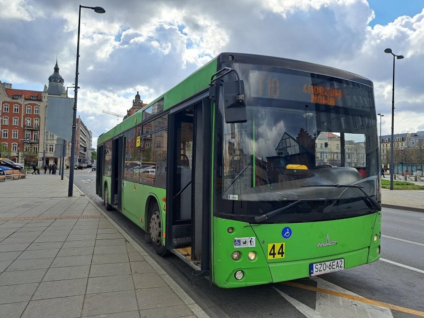 Автобус маз