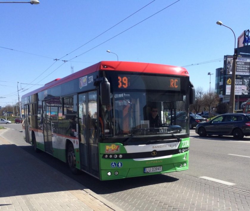 Автобус общественный