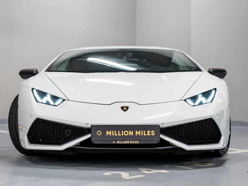 Белая ламборгини