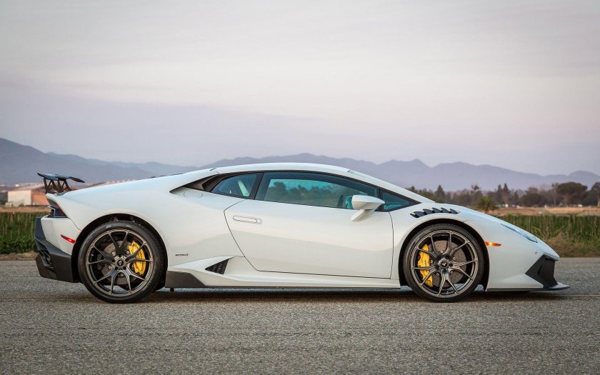 Ламборджини Хуракан белая