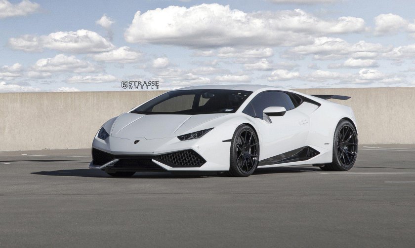 Lamborghini huracan white