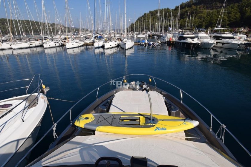 Парусная яхта