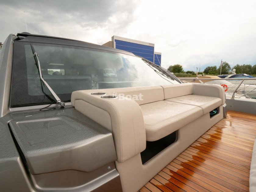 Моторная яхта