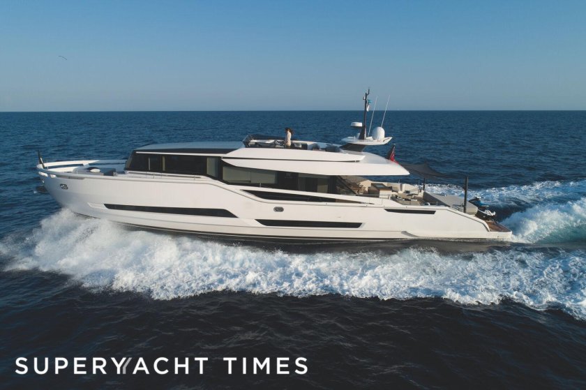 Яхта Isa Continental