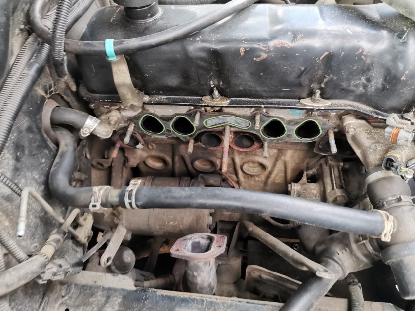 Крепление выпускного коллектора нива шевроле