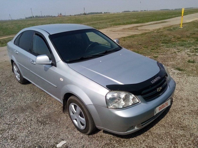 Шевроле Лачетти серебристая