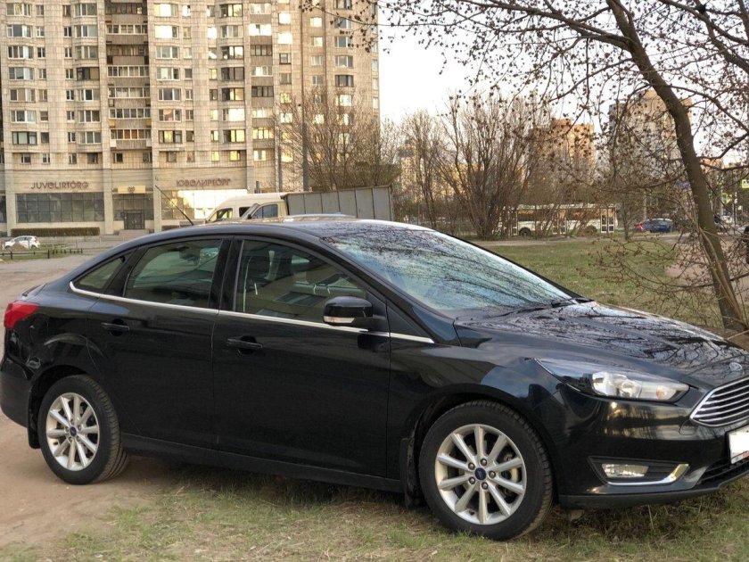 Ford Focus 2017 седан черный