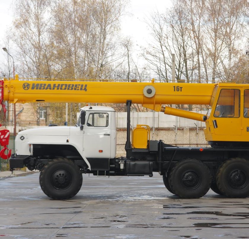 Автокран Урал КС 35714