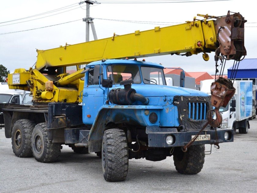 Автокран Урал КС 35714