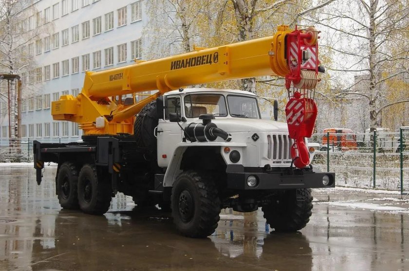 Урал КС 45717-1 автокран