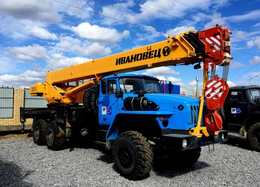 Кран Урал Ивановец 25 тонн
