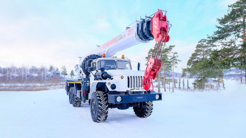 Автокран Челябинец на шасси Урал 4320