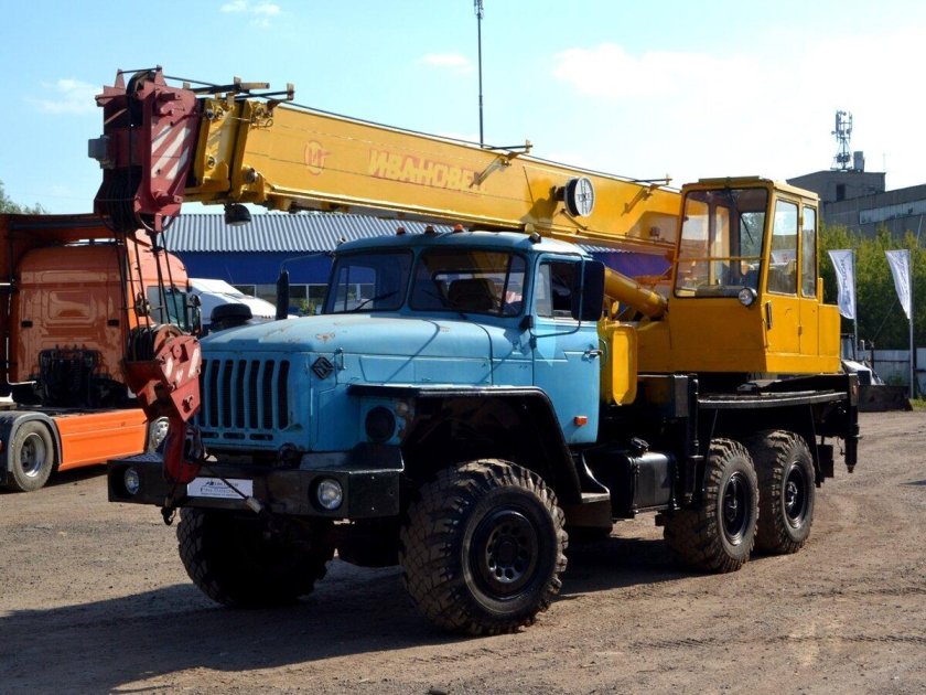 Кран автомобильный Урал КС-35714