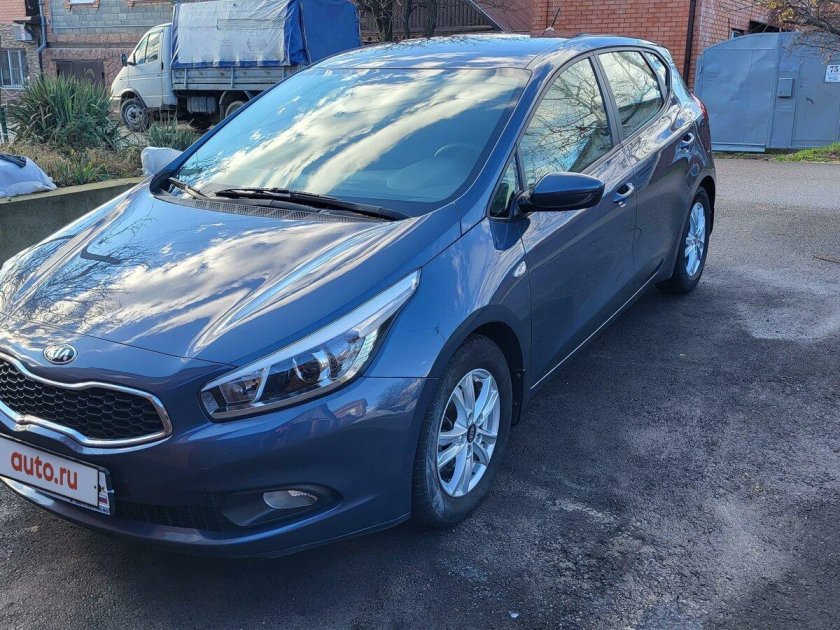 Kia ceed 2014 хэтчбек синий