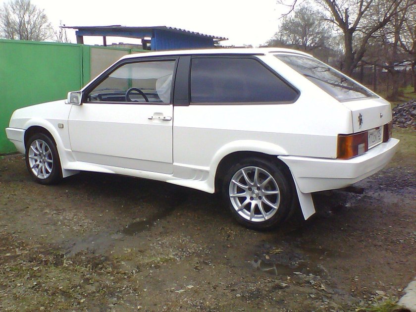 Белая ваз 2108