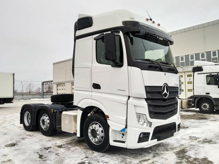 Седельный тягач Мерседес Актрос