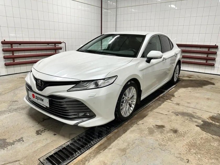 Тойота Камри 2020