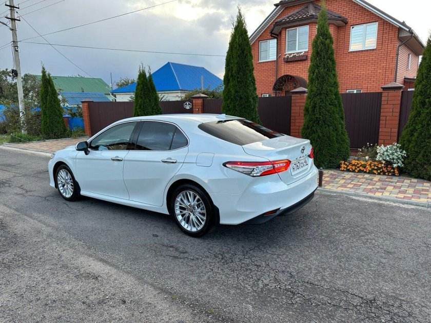 Тойота Камри 2020