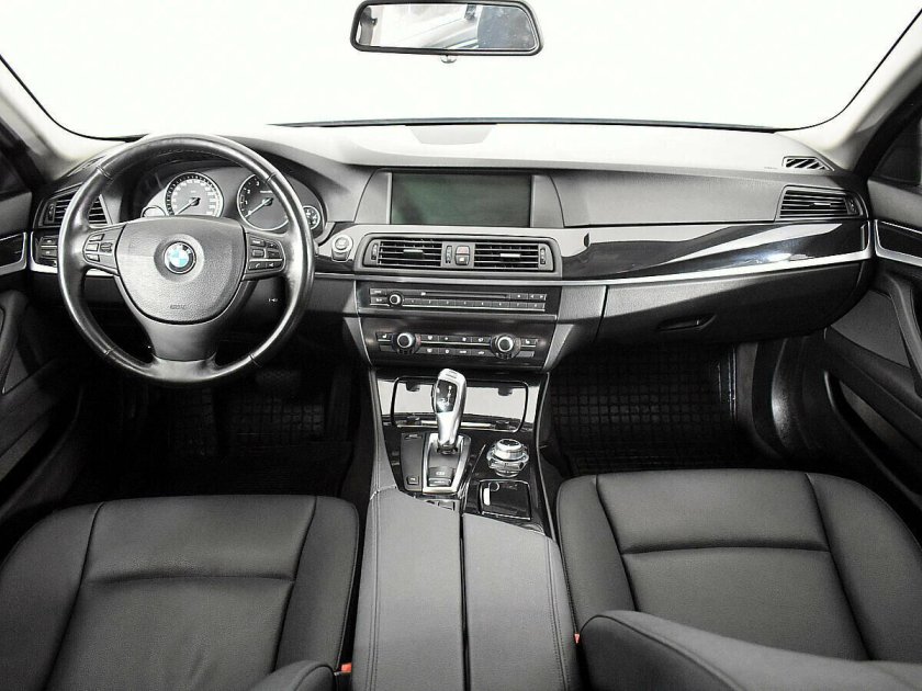 BMW 535i салон