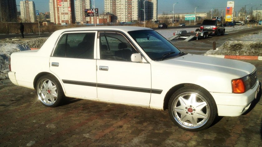 Toyota Crown Comfort 1998