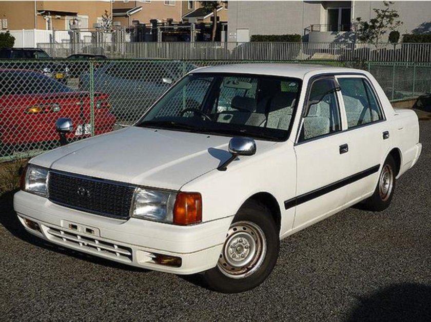 Toyota Crown Comfort