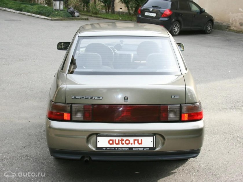 Лада 2110 вид сзади