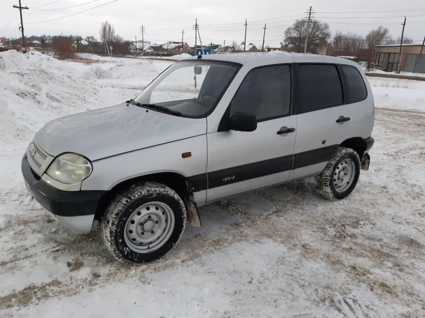 Нива Шевроле 2003 серебристый